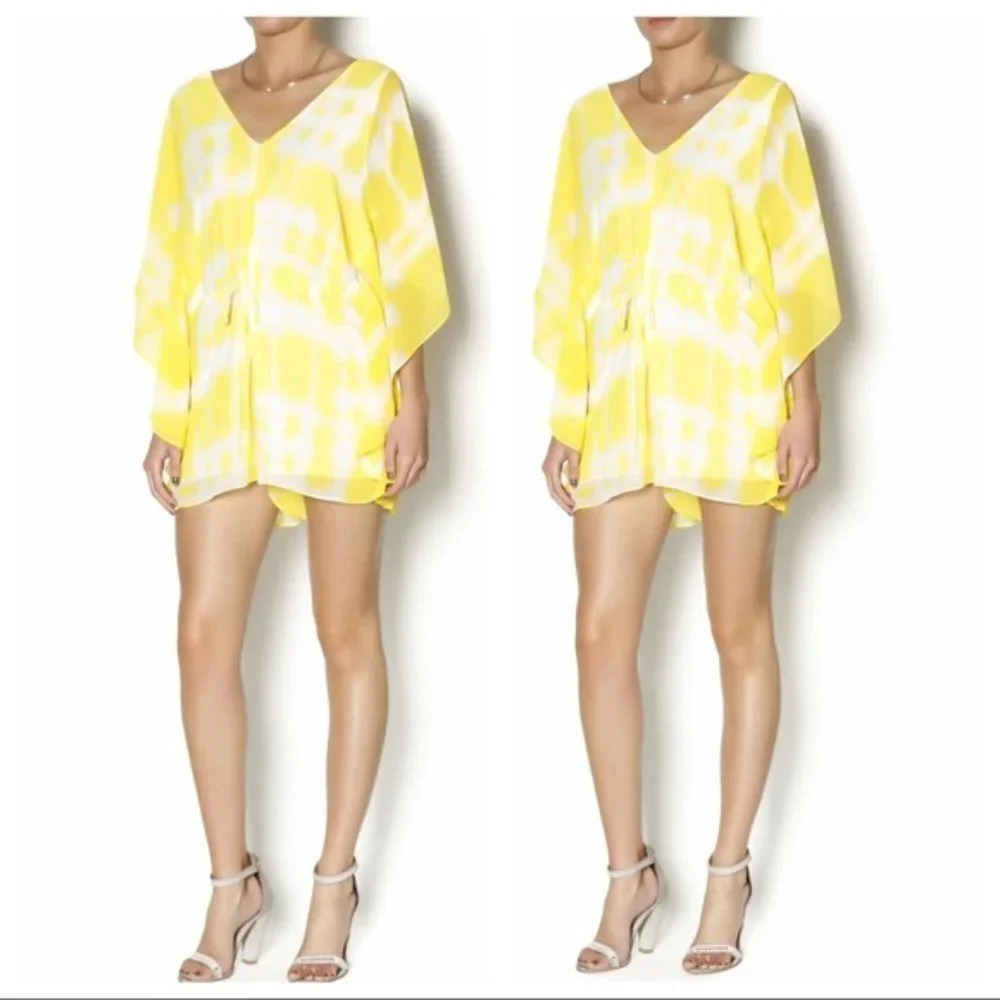 Bcbgeneration Yellow & White Sunbeam V-Neck Relaxed Fit Romper Size Small